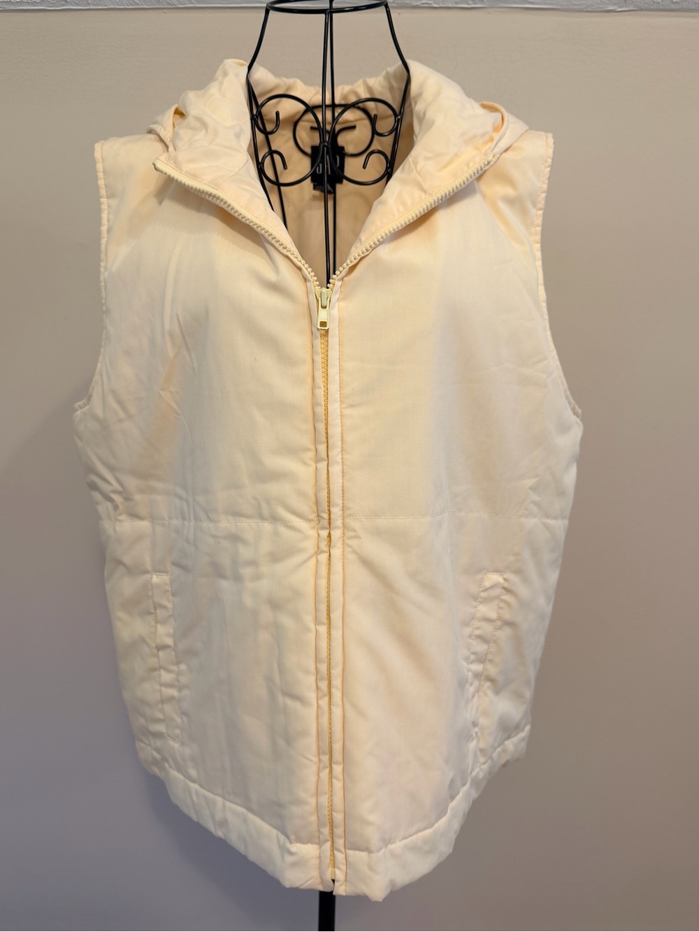 GAP Women’s Light Yellow Puffer Vest Hooded Full Zip Pockets Size XL